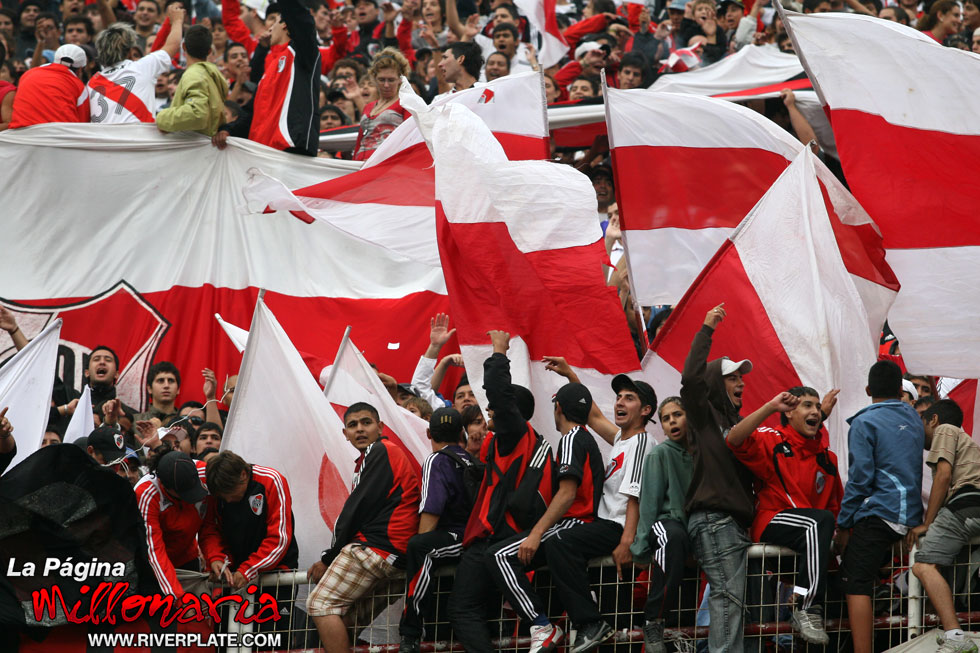 River Plate vs Banfield (CL 2009) 14